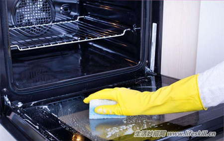 烤箱清洁不当易损坏，正确的做法是这样。